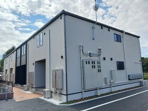 千葉県成田市西三里塚  2階建