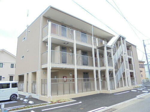 神奈川県小田原市飯泉 3階建