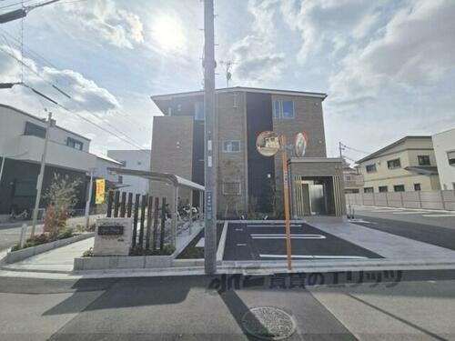 大阪府四條畷市江瀬美町 築0年12ヶ月 3階建
