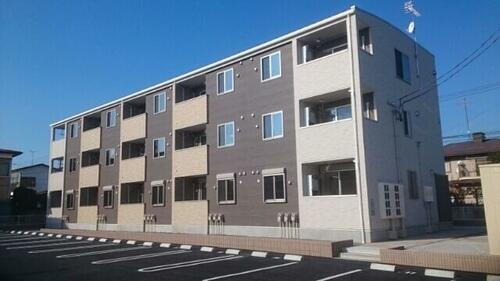 Ｑ－フロンティアⅢ 3階建