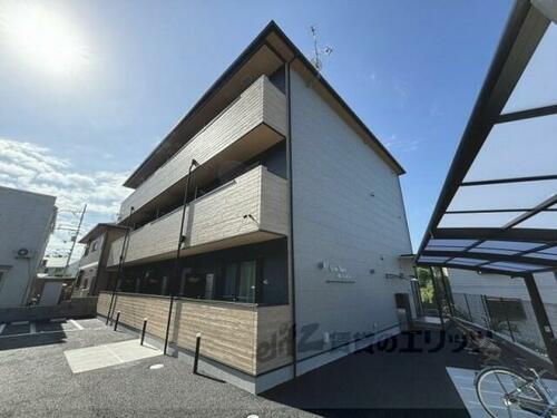 大阪府枚方市枚方元町 3階建