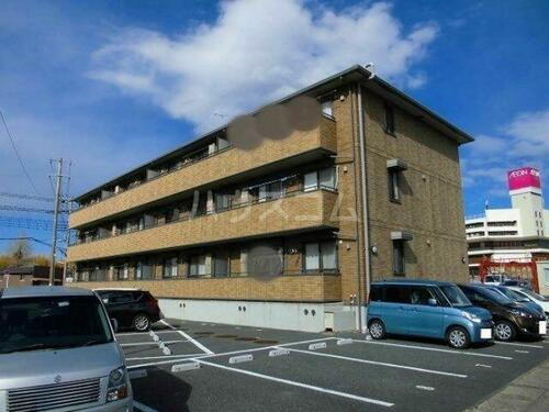 マリンコート鴨川 3階建