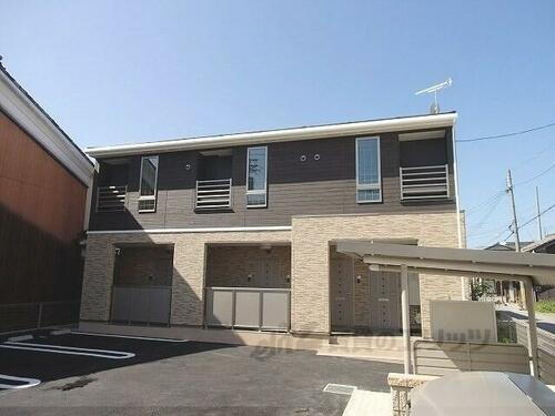 滋賀県長浜市三ツ矢元町 2階建