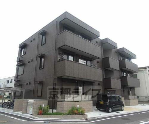 大阪府枚方市東田宮１丁目 3階建