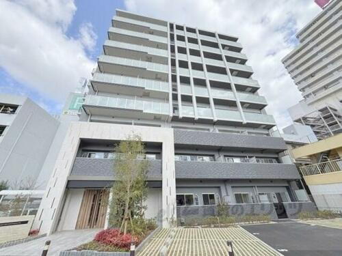 大阪府枚方市岡本町 9階建
