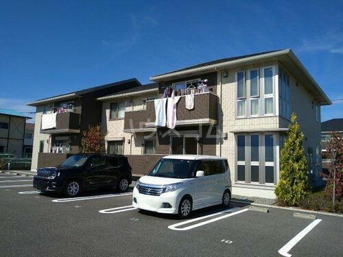 山梨県中央市成島 2階建