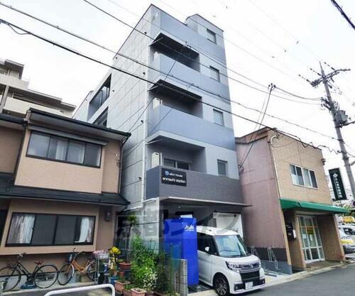 京都府京都市中京区西ノ京上平町 5階建