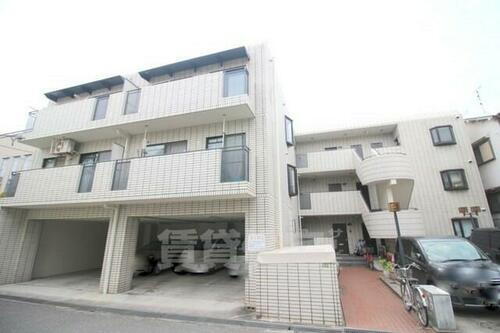 大阪府豊中市長興寺北３丁目 3階建