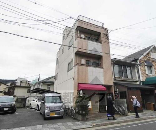 京都府京都市右京区嵯峨天龍寺車道町 3階建