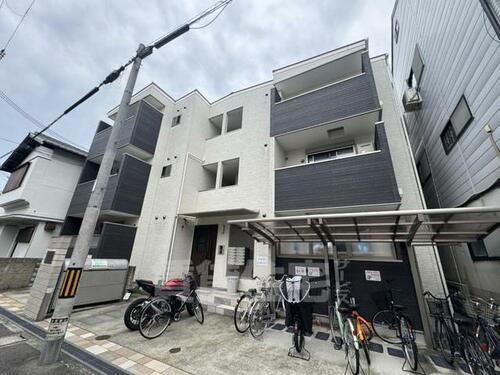 大阪府門真市上野口町 3階建