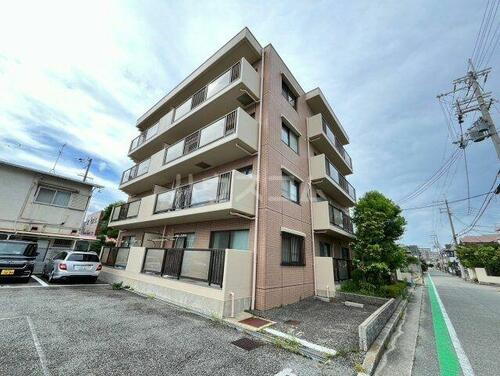 アベニール 4階建