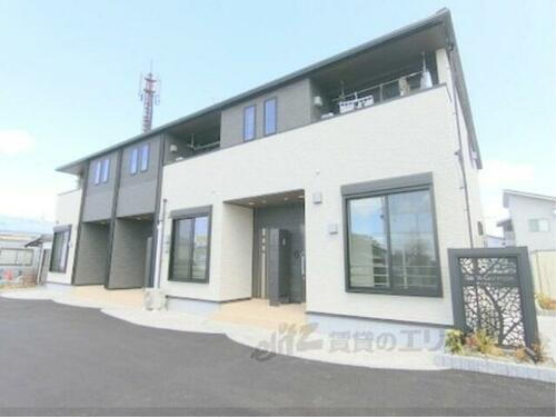 滋賀県東近江市沖野４丁目 2階建