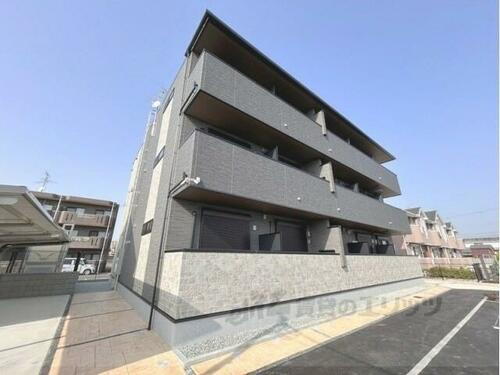 奈良県桜井市大字東新堂 3階建