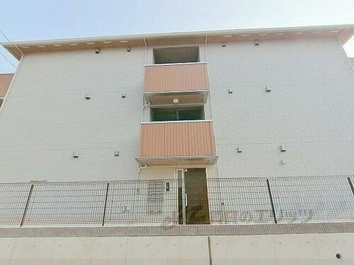 京都府京都市右京区西京極殿田町 3階建 築1年1ヶ月