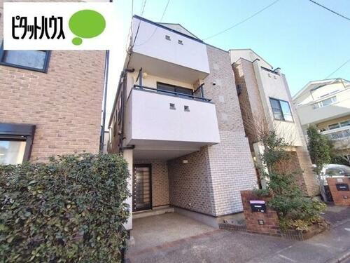 東京都目黒区目黒本町１丁目 3階建