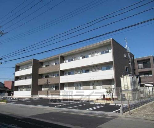京都府京田辺市草内一ノ坪 3階建