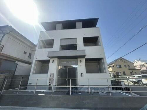 大阪府枚方市長尾元町７丁目 築1年未満 3階建