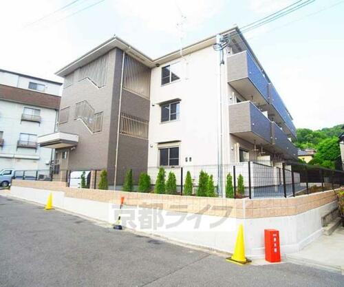 京都府京都市東山区今熊野南日吉町 3階建
