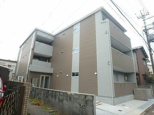 兵庫県伊丹市平松５丁目 3階建