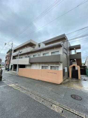 福岡県北九州市小倉北区足立３丁目 3階建