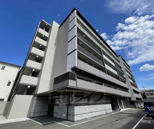 京都府京都市右京区西京極堤外町 7階建