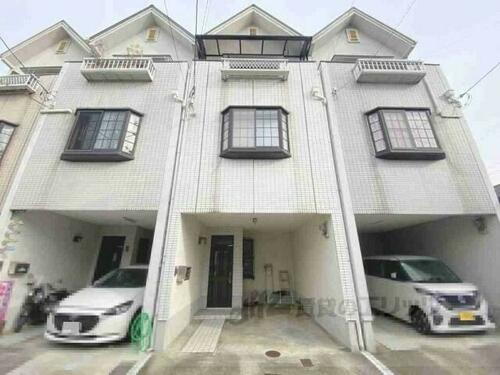 京都府京都市右京区山ノ内中畑町 3階建