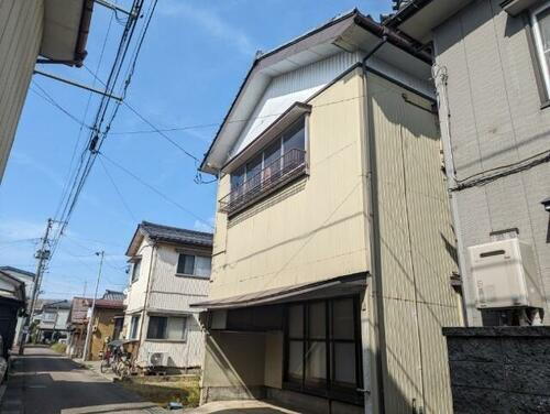 新潟県三条市旭町１丁目 2階建