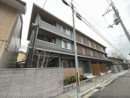 京都府京都市下京区六条通室町東入東魚屋町 築1年未満 3階建