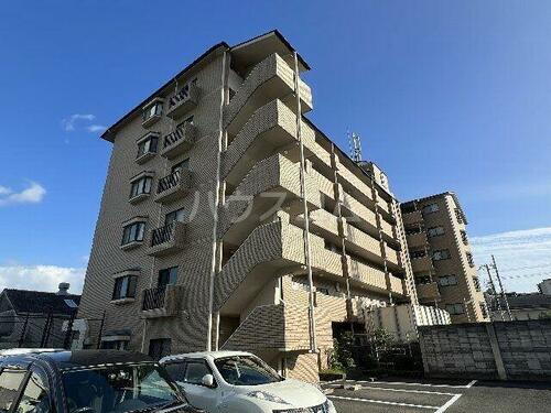 ウエストウイング嵯峨 6階建