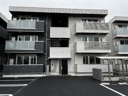 Ｄ－ＲＯＯＭ紅雲町Ｂ 3階建