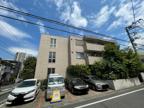 メゾン樹 3階建