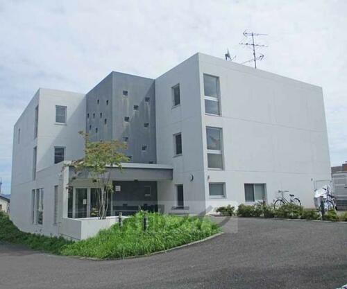 京都府京都市西京区山田平尾町 3階建