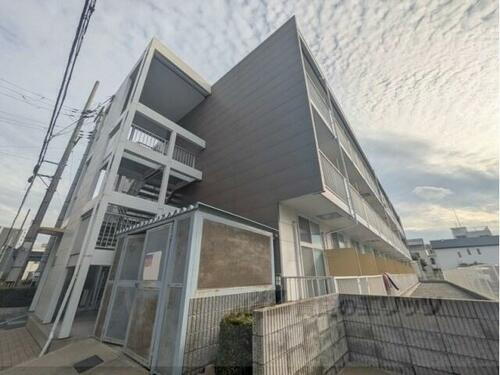レオパレスドミール 3階建
