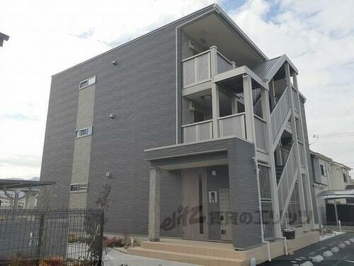 奈良県香芝市下田東５丁目 築3年12ヶ月 3階建