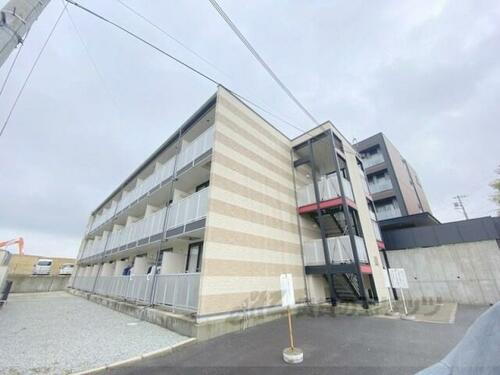 レオパレスサンコート学園前Ｂ 3階建