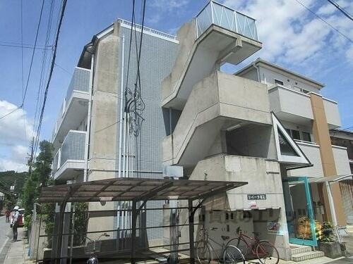 京都府亀岡市塩屋町 3階建