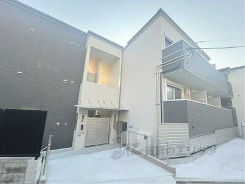 奈良県奈良市富雄北１丁目  3階建