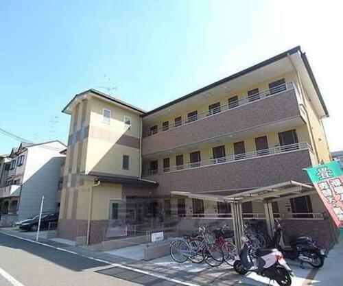 京都府京都市西京区上桂北ノ口町 3階建