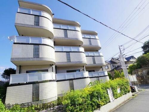 奈良県奈良市あやめ池南２丁目 4階建
