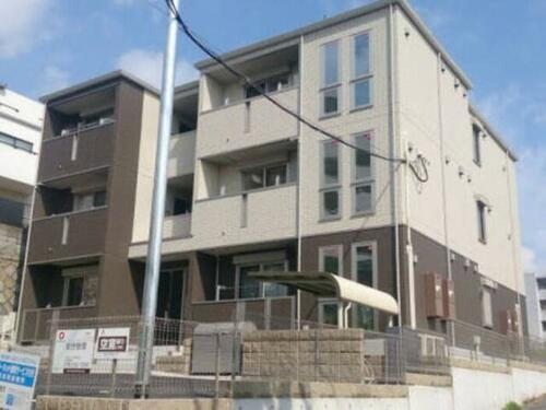 兵庫県神戸市中央区上筒井通６丁目 3階建