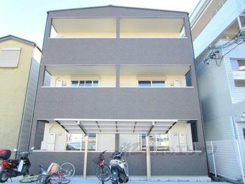 京都府京都市南区久世川原町 築3年11ヶ月 3階建