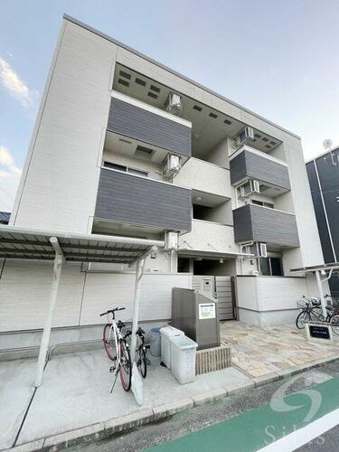 大阪府池田市石橋４丁目 3階建