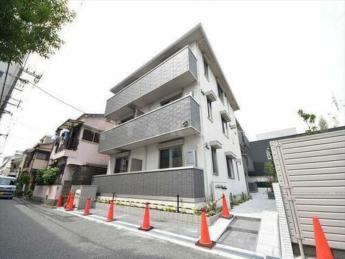 アドール
