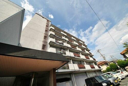 シャトー箕面 6階建