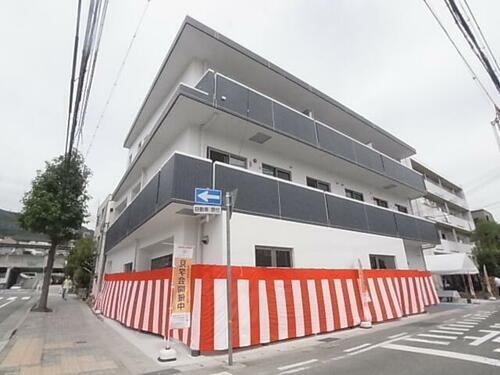 アジュール甲南山手 3階建