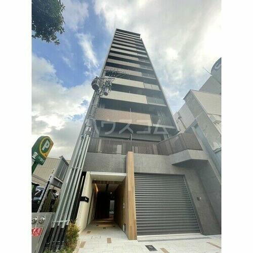 コンフォリア新梅田 15階建
