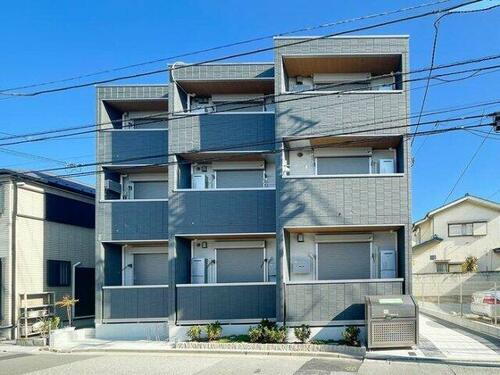 東京都足立区西新井本町１丁目 3階建