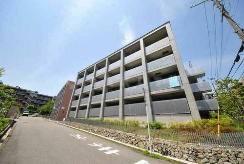 大阪府吹田市桃山台２丁目 4階建