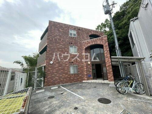 大阪府豊中市上新田１丁目 地上3階地下1階建