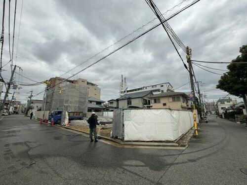 兵庫県西宮市津門仁辺町 3階建 